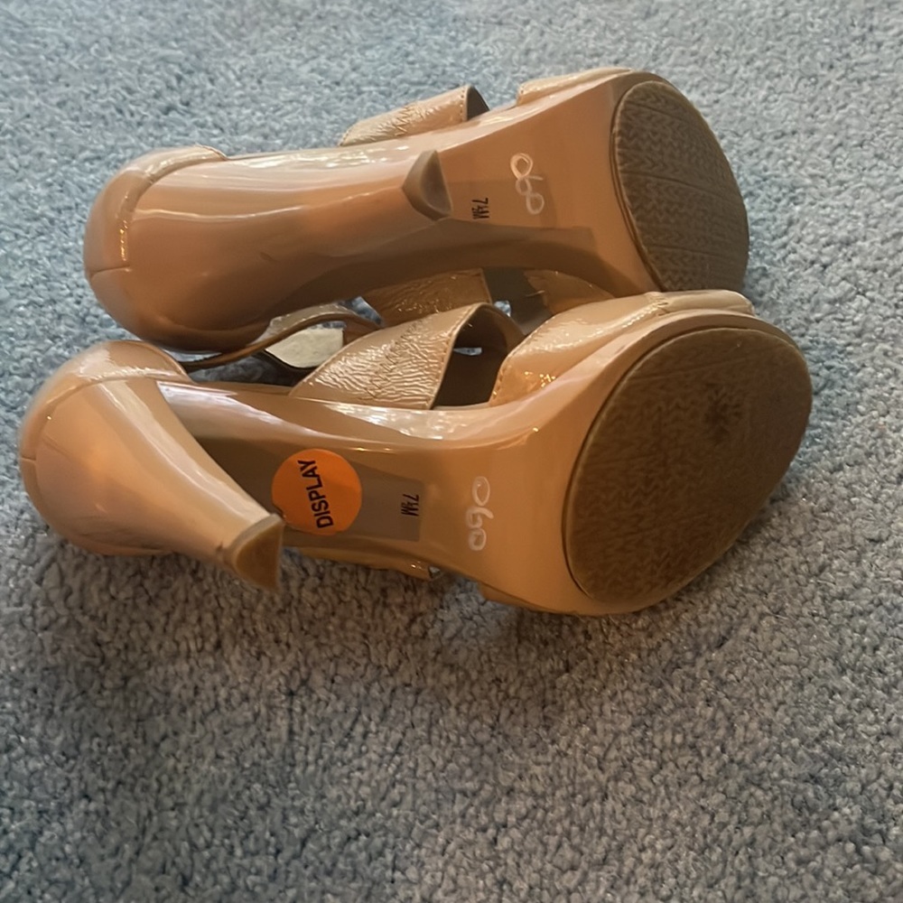 Michael Kors Vintage Tan Zip front high heels 7.5 - Picture 3 of 4